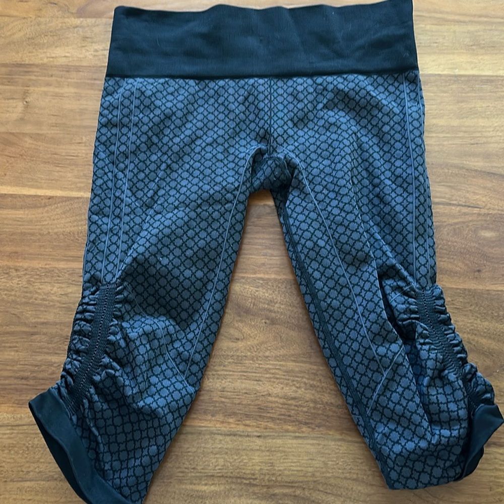 Lululemon cropped workout pants